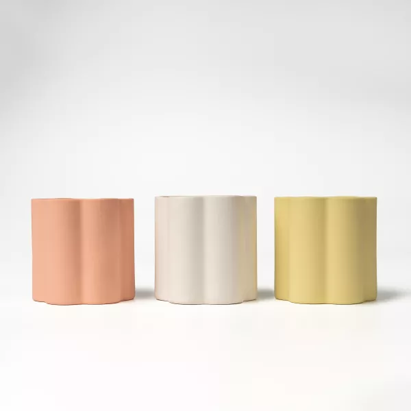 Artystyczny ceramiczny świecznik z kwiatową krawędzią