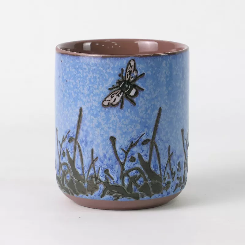 Ceramiczny świecznik w kształcie owada