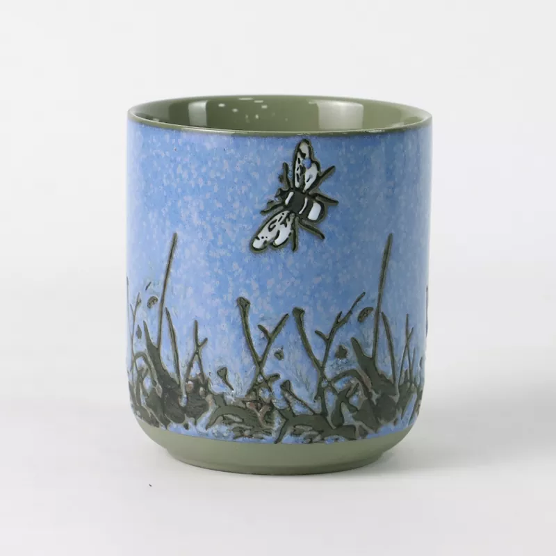 Ceramiczny świecznik w kształcie owada