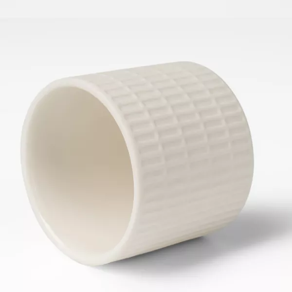 Ceramiczne świeczniki w mlecznobiałą kratkę