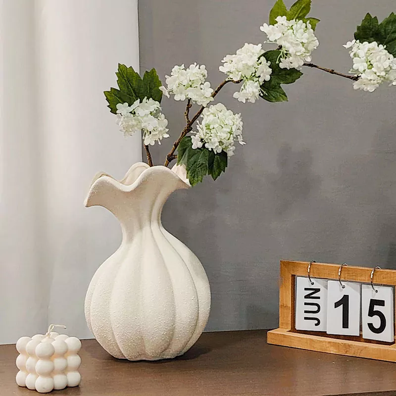 Naturalny nowoczesny wazon ceramiczny